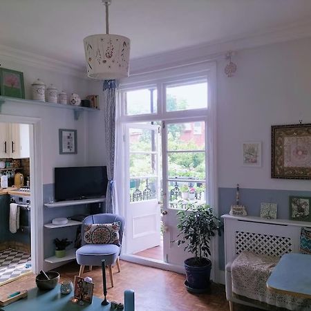 דירות Charming London With Balcony מראה חיצוני תמונה