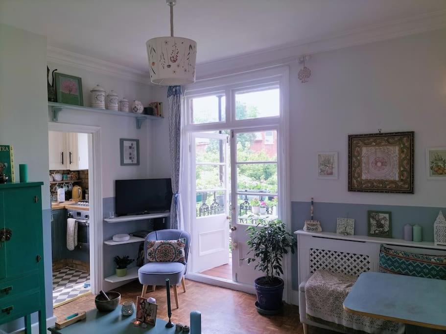 דירות Charming London With Balcony מראה חיצוני תמונה