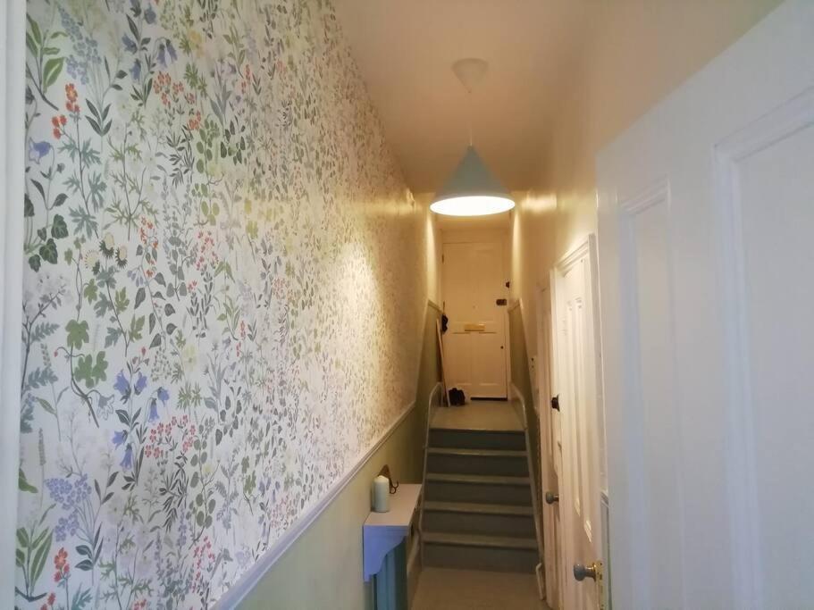 דירות Charming London With Balcony מראה חיצוני תמונה