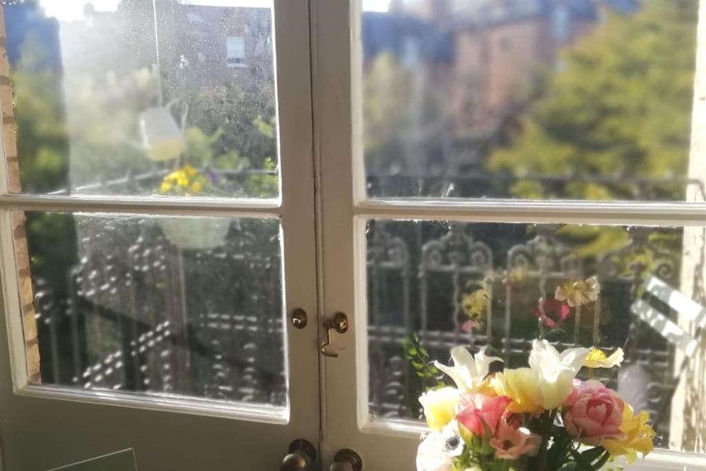 דירות Charming London With Balcony מראה חיצוני תמונה