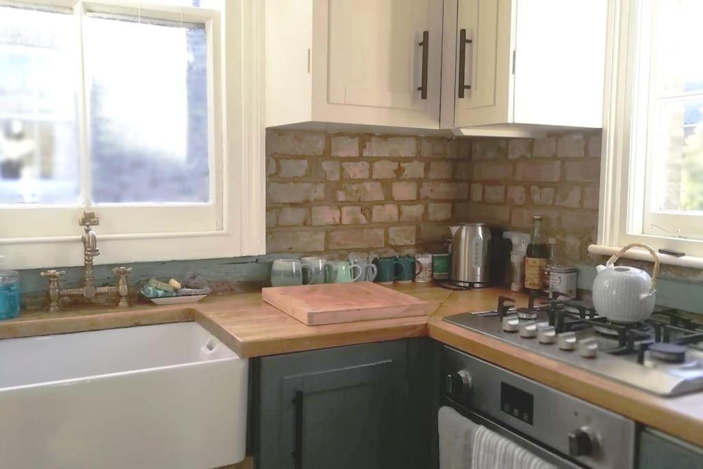 דירות Charming London With Balcony מראה חיצוני תמונה