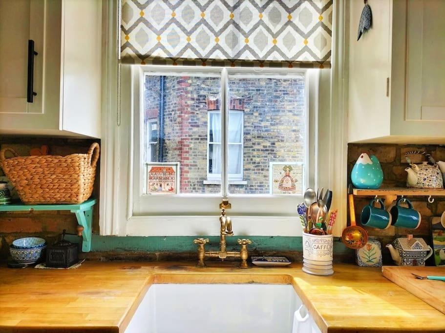 דירות Charming London With Balcony מראה חיצוני תמונה