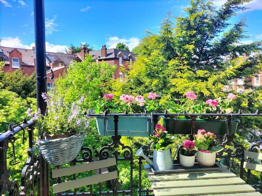 דירות Charming London With Balcony מראה חיצוני תמונה
